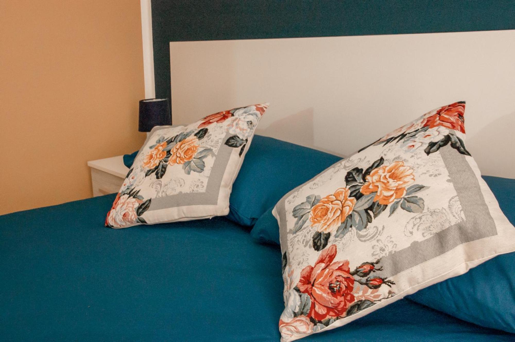ジェラーチェ La Rosa Blu Bed & Breakfast エクステリア 写真